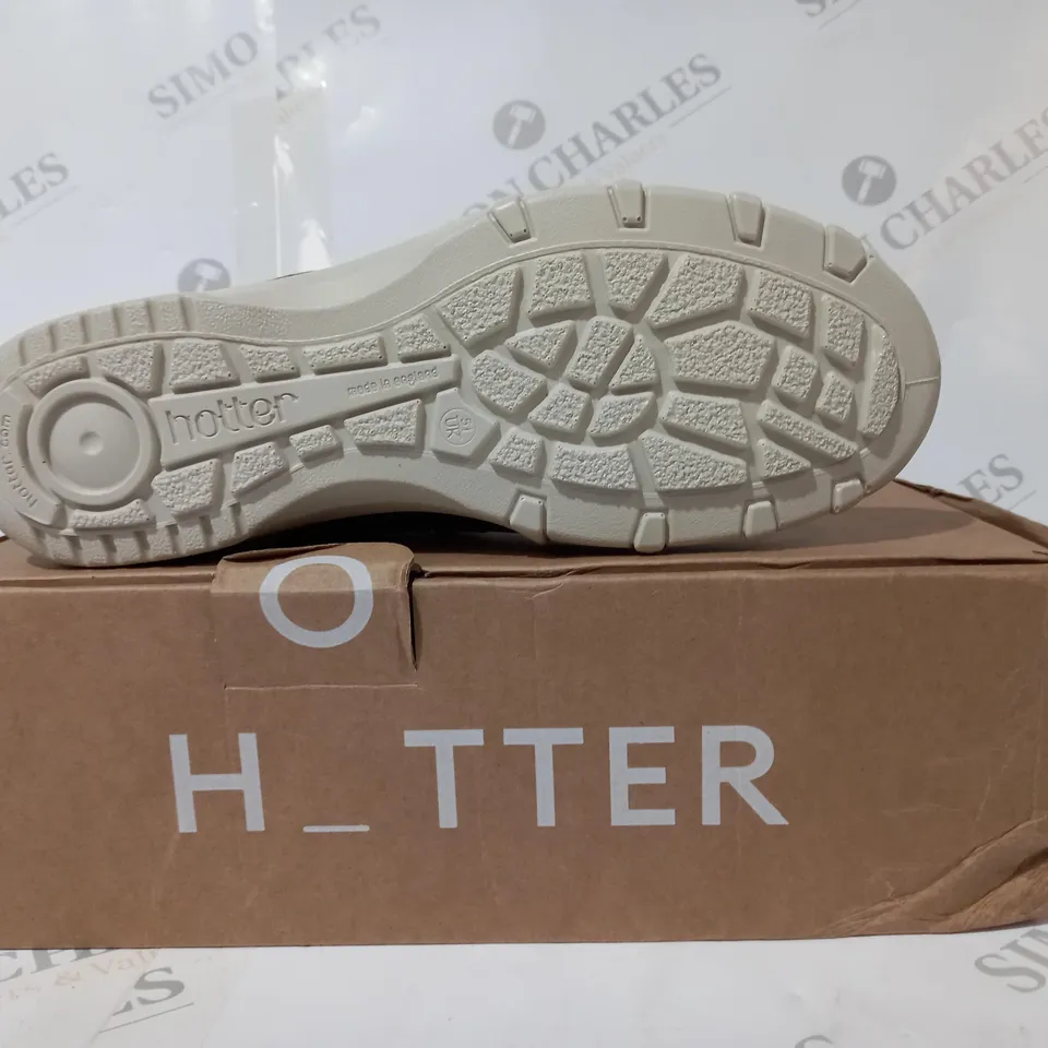 BOXED PAIR OF HOTTER LEANNE II WIDE SHOES IN ROSE GOLD UK SIZE 5.5