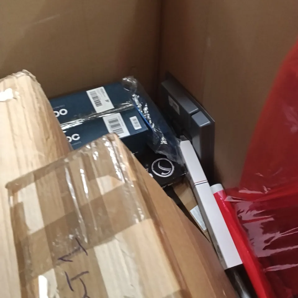 PALLET OF ASSORTED ITEMS INCLUDING - PET GATE, TRAY