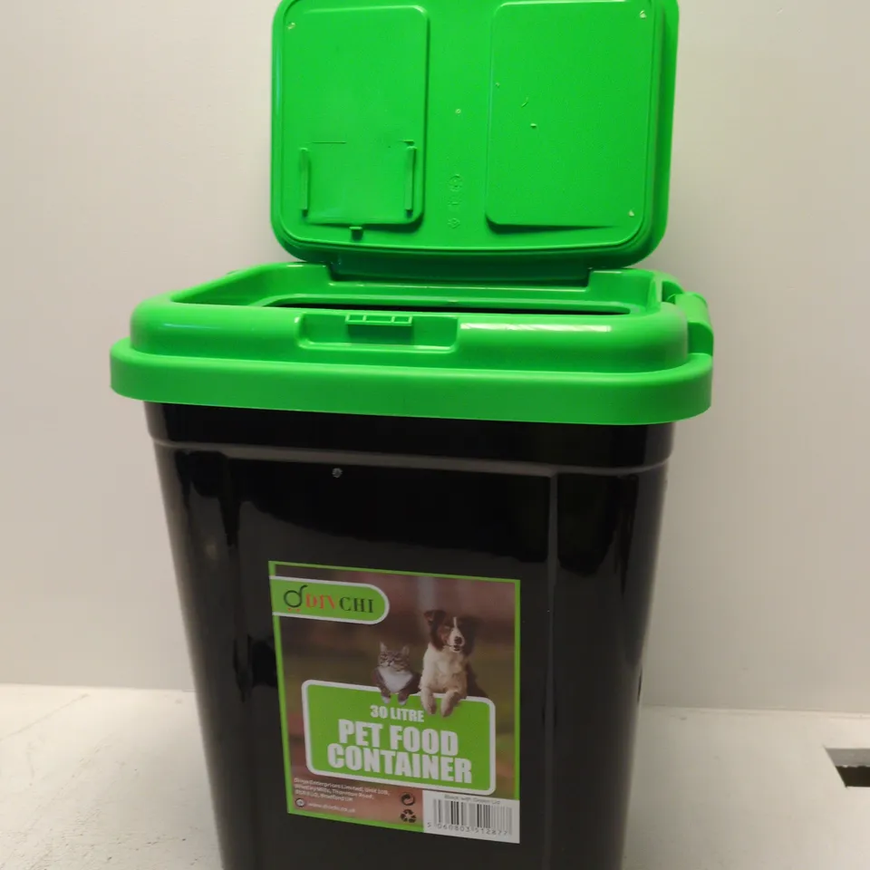 30 LITRE PET FOOD CONTAINER WITH BRIGHT GREEN LID
