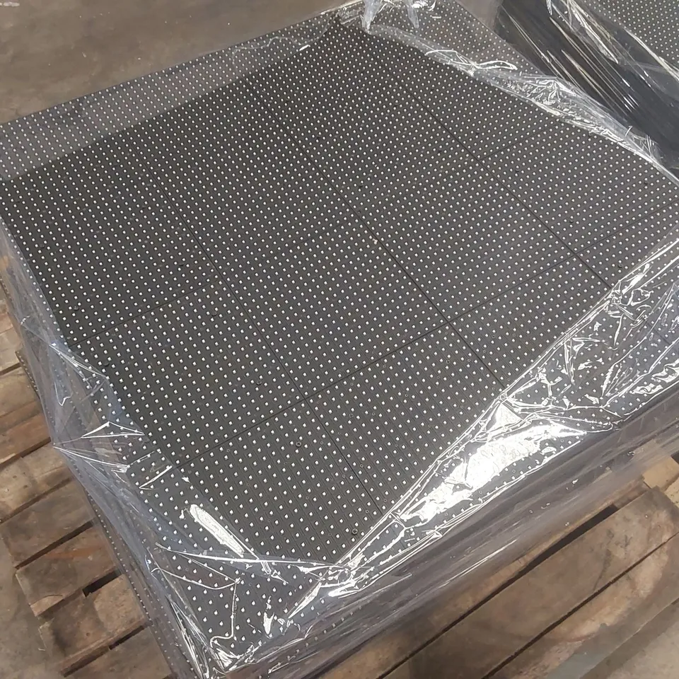 PALLET CONTAINING APPROXIMATELY 6x LED LIGHT PANELS