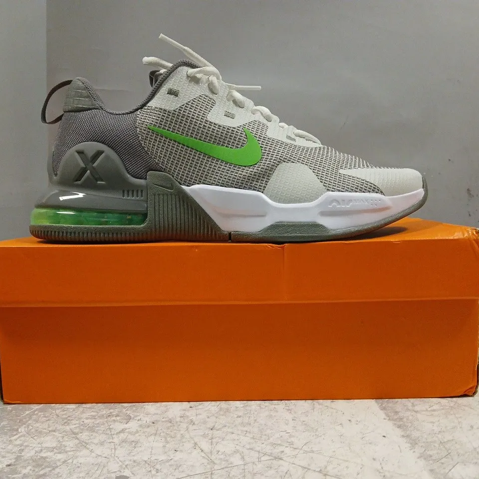 BOXED PAIR OF NIKE AIR MAXALPHA TRAINER 5 IN GREY/GREEN/WHITE SIZE UK 10