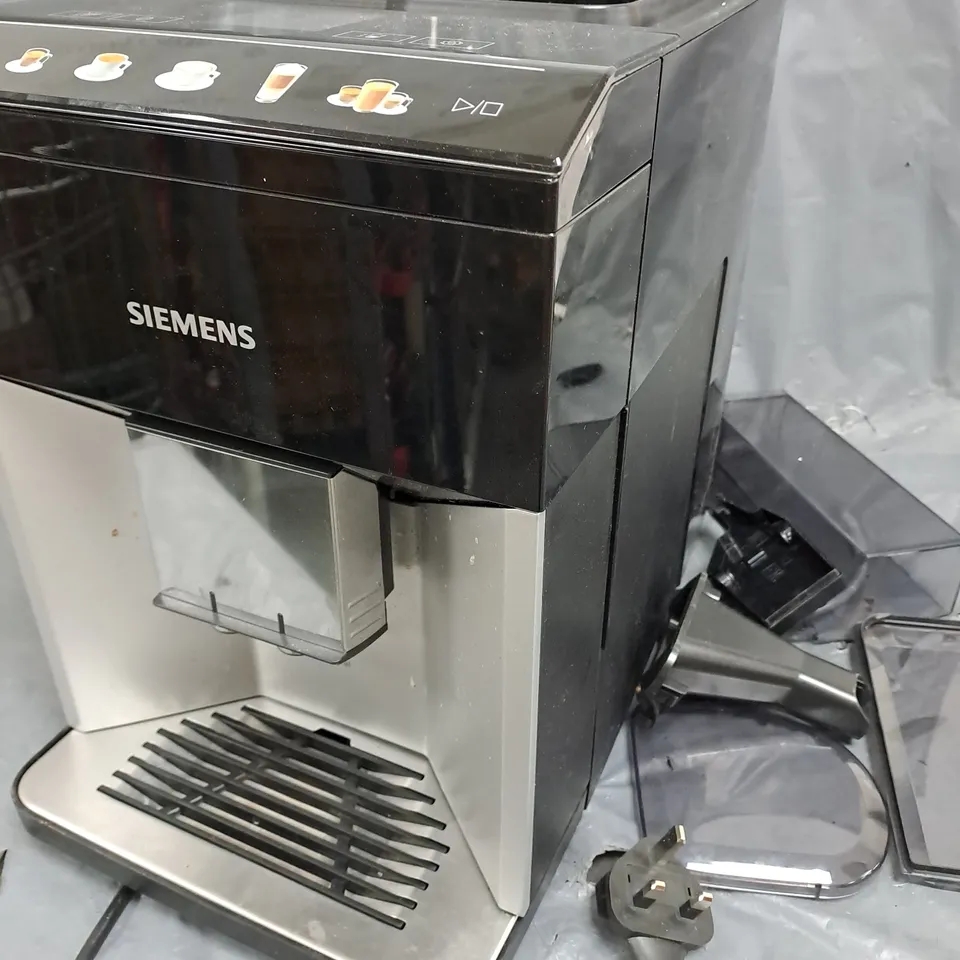 BOXED SIEMENS TQ513GB1 BEAN TO CUP FREESTANDING COFFEE MACHINE - COLLECTION ONLY RRP £629