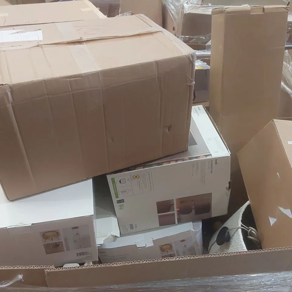 PALLET CONTAINING A VERY LARGE QUANTITY OF ASSORTED DESIGNER LIGHTING PRODUCTS TO INCLUDE: TABLE LAMP, CEILING LIGHTS, WALL LIGHT ECT