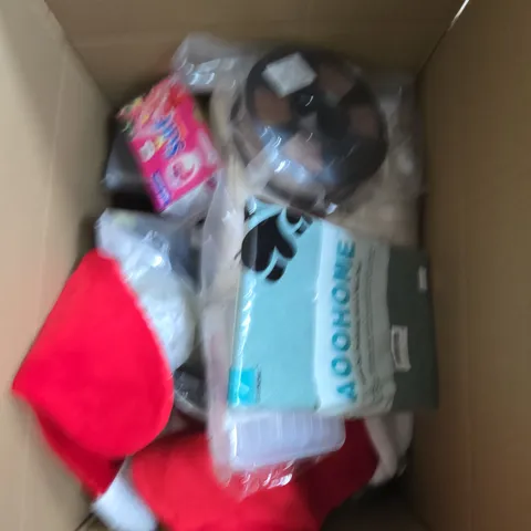 BOX OF APPROXIMATELY 15 ASSORTED HOUSEHOLD ITEMS TO INCLUDE XMAS STOCKINGS, WASHING MACHINE TABLETS AND PANS 