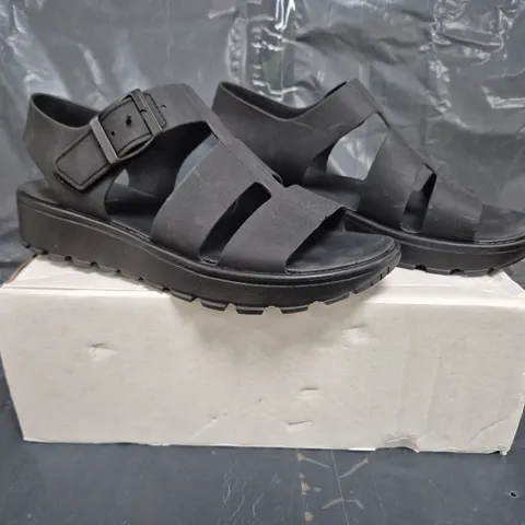 BOXED PAIR OF SKECHERS FOAMIES SANDALS IN BLACK SIZE 7