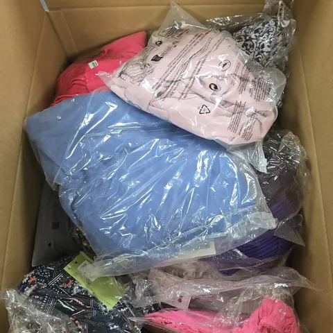 APPROXIMATELY 30 ASSORTED CLOTHING ITEMS IN VARIOUS COLOURS, SIZES, AND STYLES