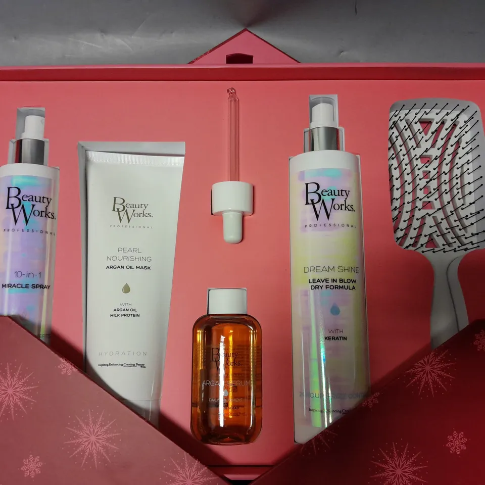 BOXED BEAUTY WORKS SHINING STARS HAIRCARE GIFT SET 