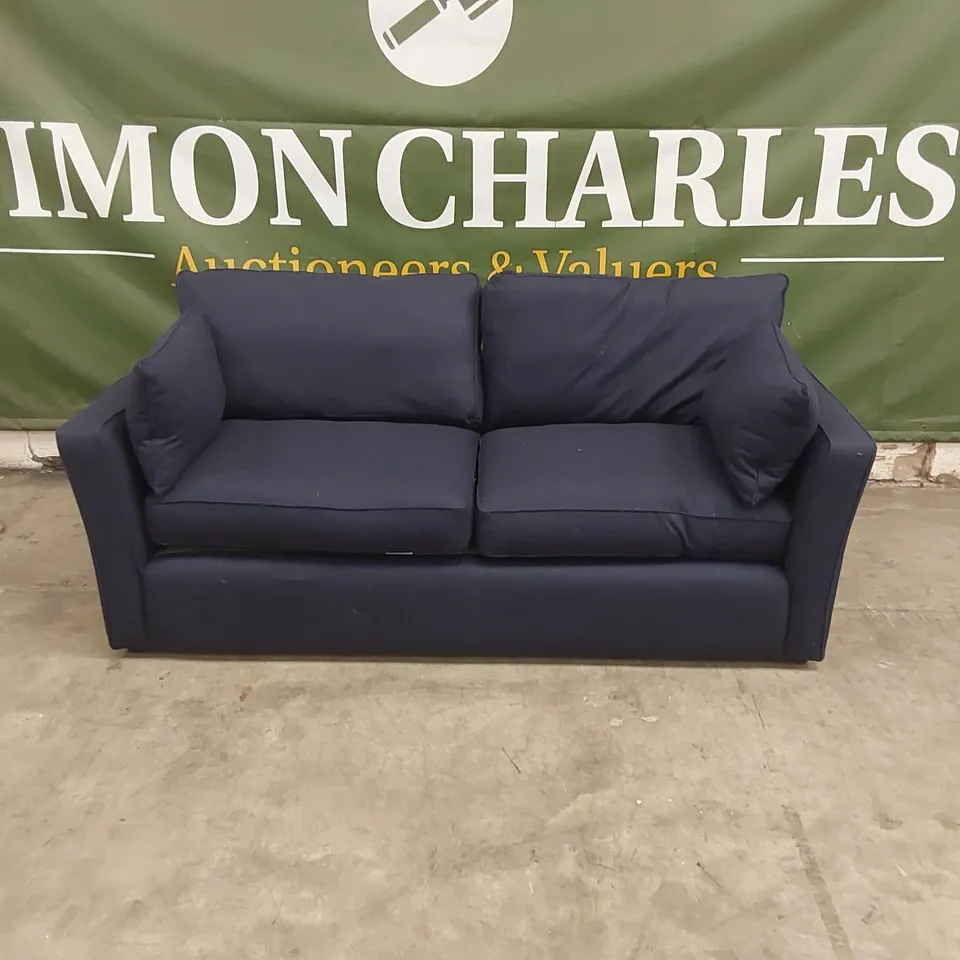 THE AMESBURY QUAITLY DESIGNER 3.5 SEATER SOFA - BLUE