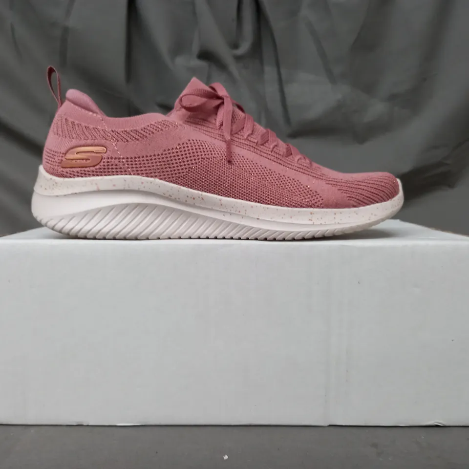 BOXED PAIR OF SKECHERS LETS DANCE SLIP-ON SHOES IN MAUVE SIZE 5.5