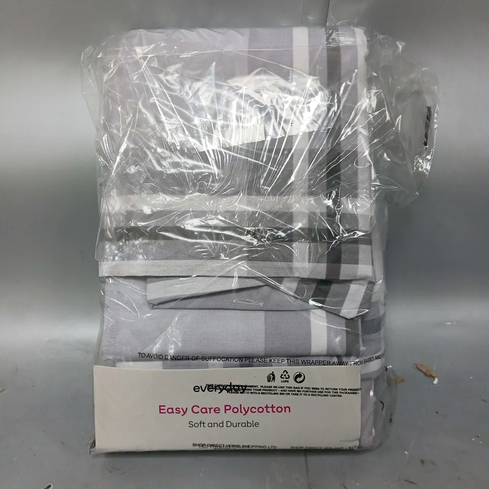 EVERYDAY EASY CARE POLY COTTON CHECK DUVET SET - SINGLE 