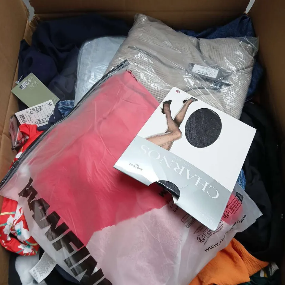 LARGE BOX OF ASSORTED CLOTHING ITEMS IN VARIOUS SIZES, STYLES AND COLOUR 