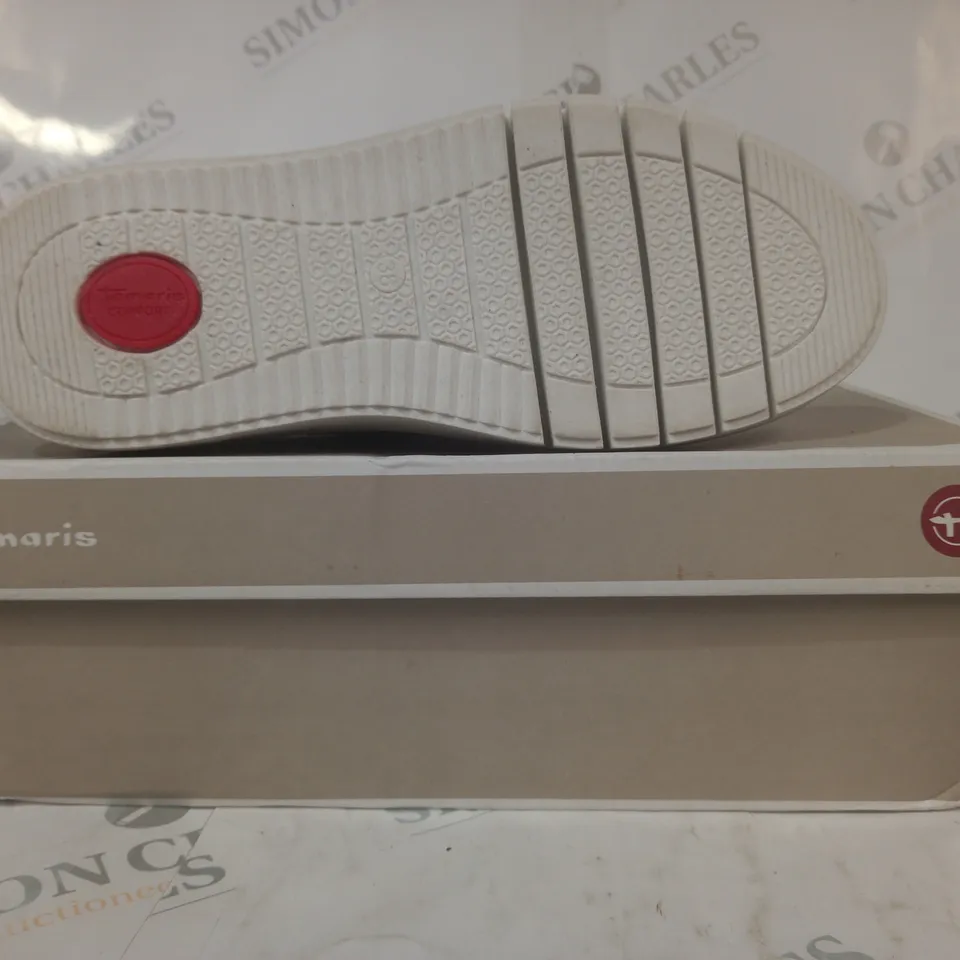 BOXED PAIR OF TAMARIS COMFORT SHOES IN BLUE EU SIZE 38