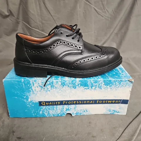 BOXED PAIR OF CLICK FOOTWEAR BROGUE SHOES IN BLACK SIZE UK 9