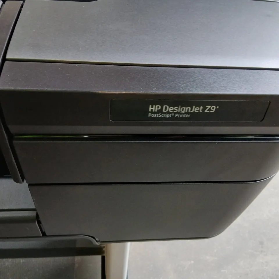 HP DESIGNJET Z9+ POSTSCRIPT COLOUR PRINTER WITH DREAMCOLOR – ON STAND