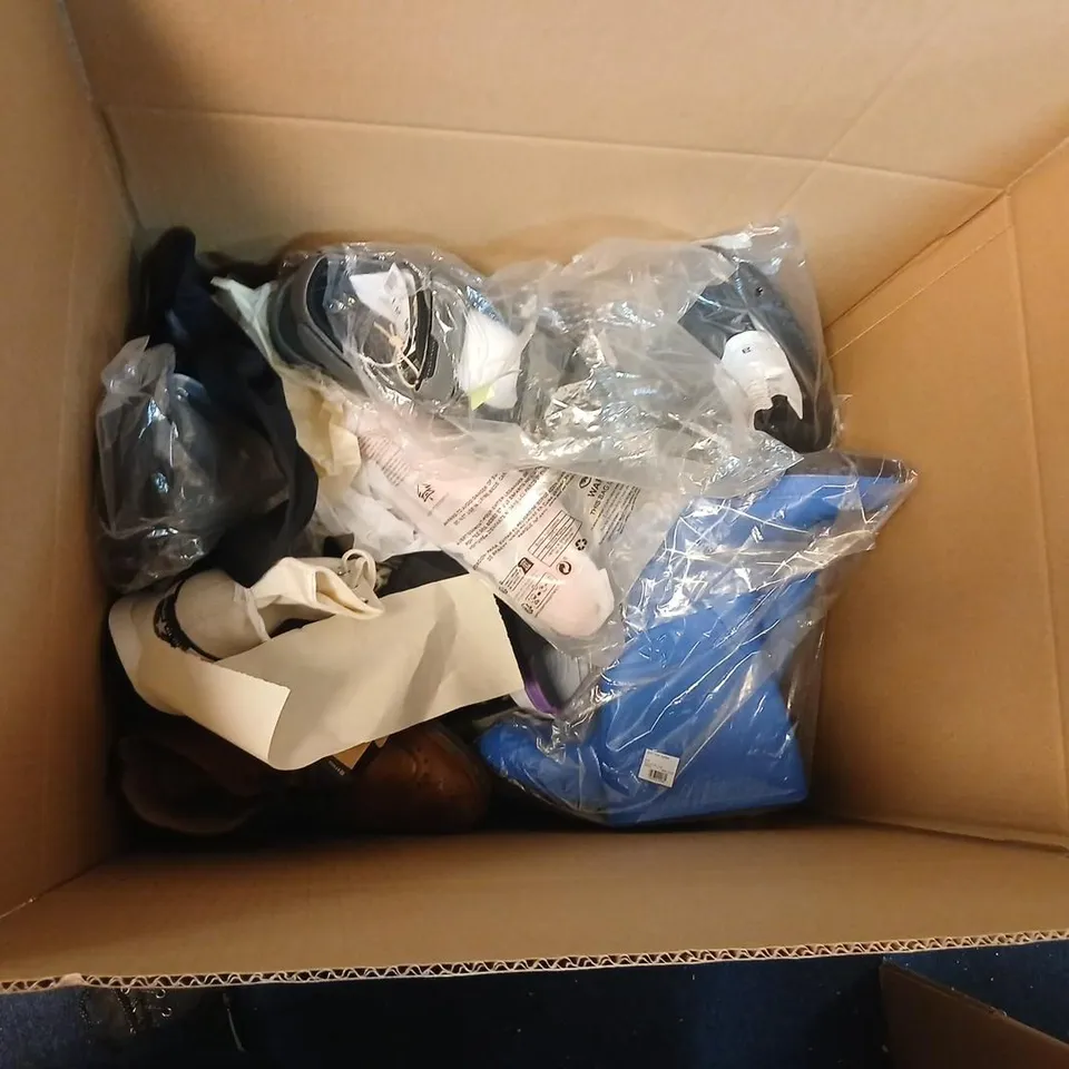 LARGE QUANTITY OF ASSORTED SHOES AND FOOTWEAR
