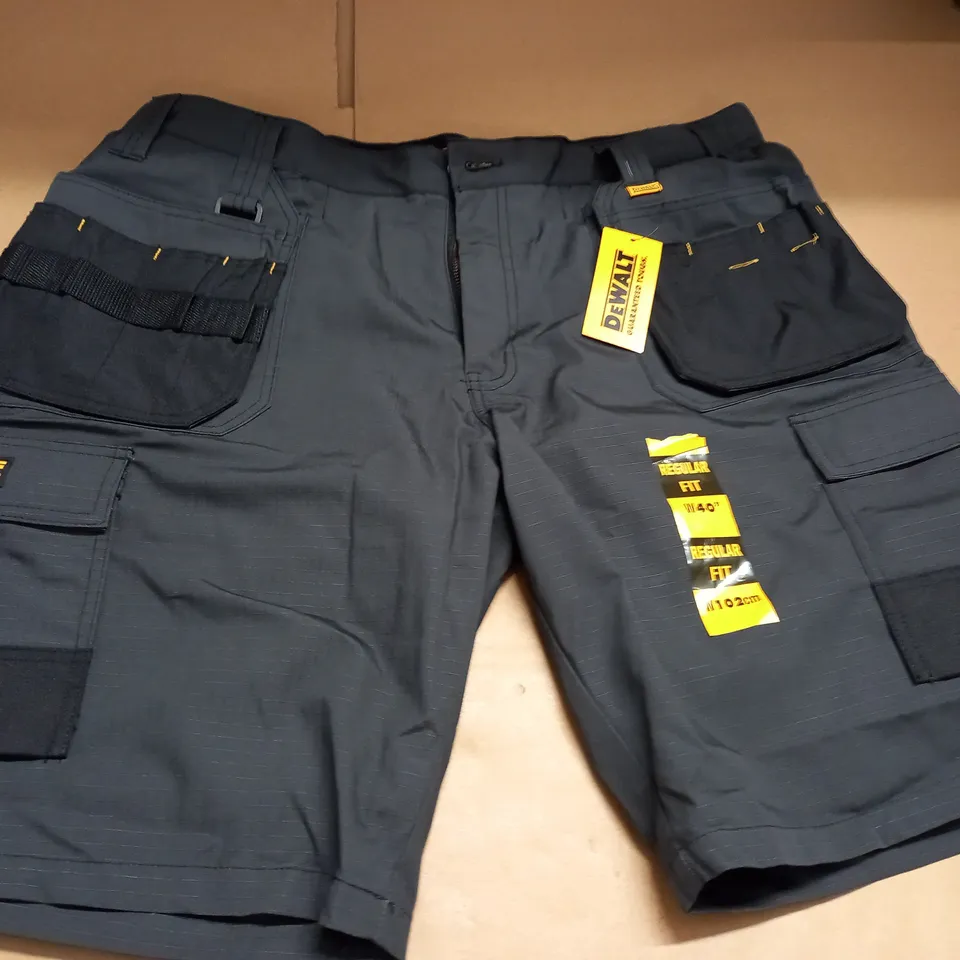 DEWALT GREY WORK SHORTS - 40