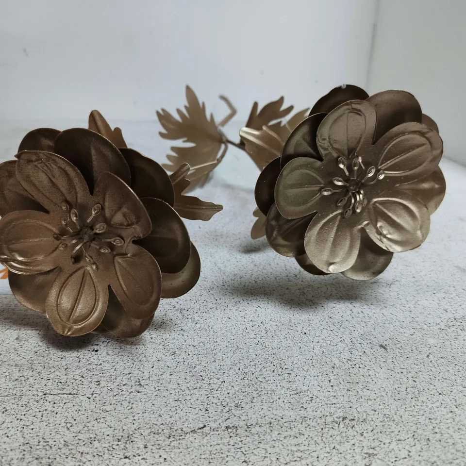 BOX OF 6 GISELA GRAHAM LONDON GOLD STYLE METAL FLOWER DECORATIONS