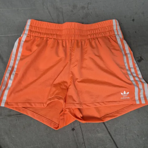 ADIDAS SHORTS IN CORAL/WHITE SIZE UK 10