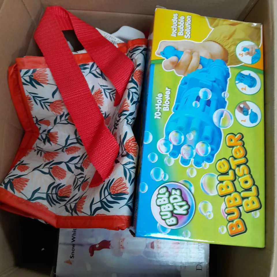 BOX OF APPROXIMATELY 10 ASSORTED ITEMS TO INCLUDE DOVE BODYWASH, BUBBLE BLASTER, DECORATIVE CHRISTMAS PIECE ETC