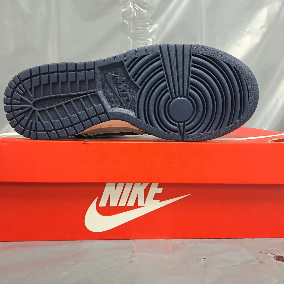 BOXED PAIR OF NIKE DUNK LOW RETRO TRAINERS IN LIGHT BLUE/NAVY SIZE UK 5.5