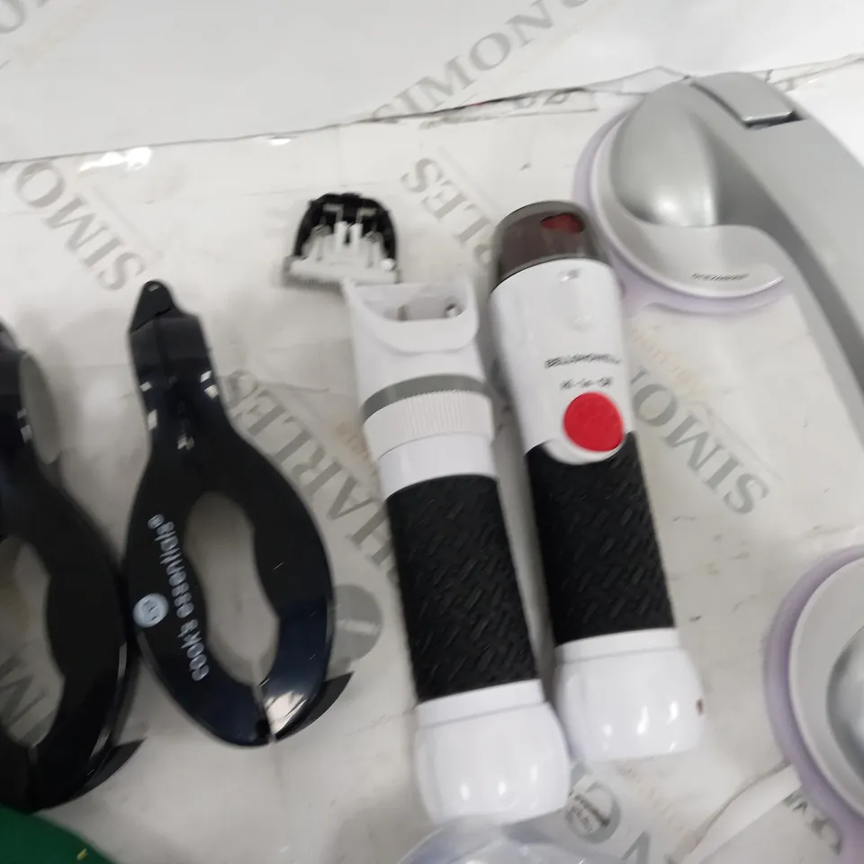 LOT OF 6 ASSORTED HOUSEHOLD ITEMS TO INCLUDE PET TRIMMER, COOLING TOWEL AND HANDY GRIP