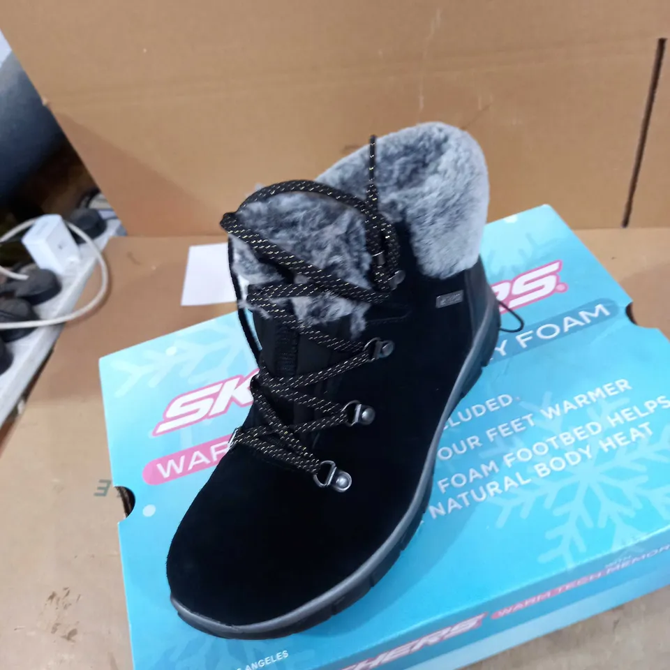SKETCHERS WARM TECH MEMORY FOAM BLACK BOOTS SIZE 4 