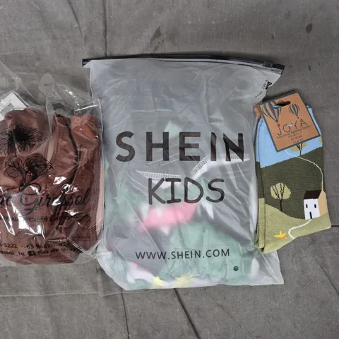 BOX OF APPROXIMATELY 20 ASSORTED CLOTHING AND FASHION PRODUCTS IN VARIOUS STYLES AND SIZES - COLLECTION ONLY