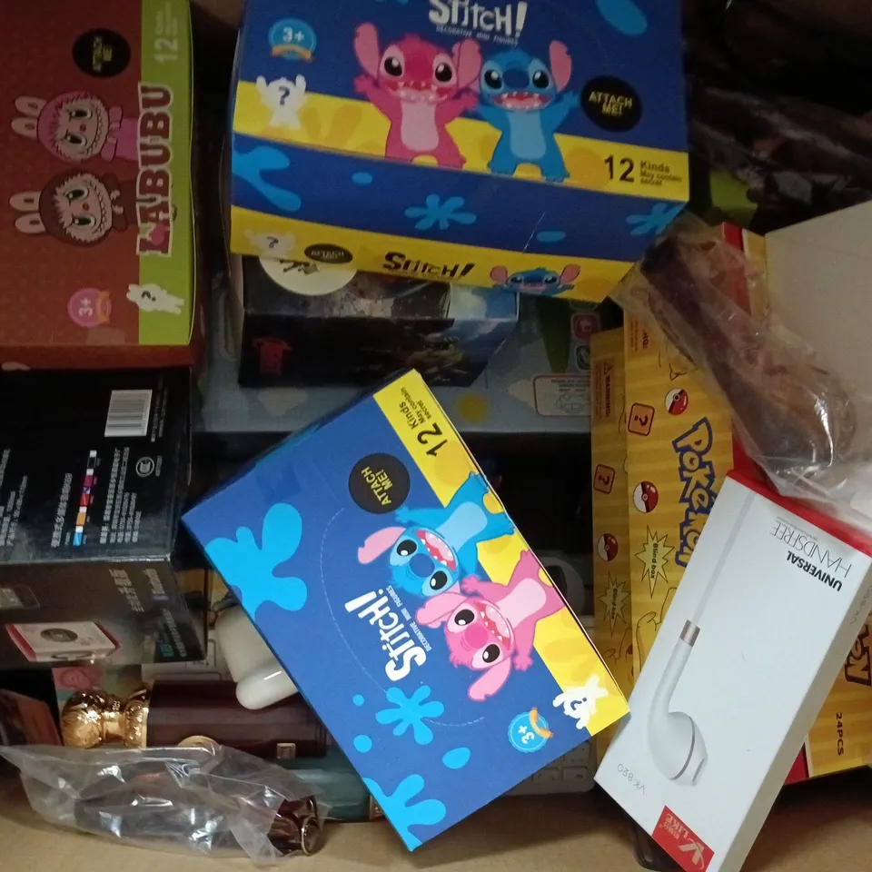 BOX OF APPROXIMATELY 10 HOUSEHOLD ITEMS TO INCLUDE HDMI CABLE, WIRELESS RGB CONTROLLER, BLUETOOTH SPEAKER, ETC - COLLECTION ONLY