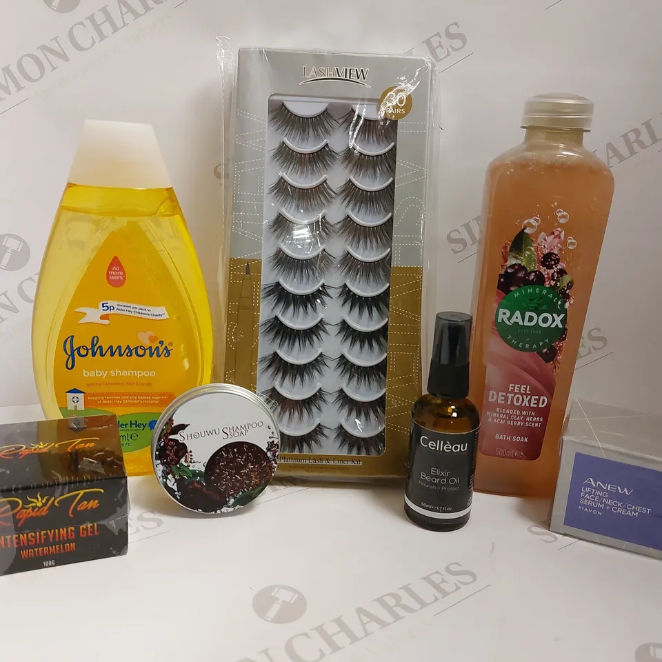 BOX OF APPROX 20 COSMETIC ITEMS TO INCLUDE JOHNSONS BABY SHAMPOO, RADOW BATH SOAK AND CELLEAU ELIXIR BEARD OIL