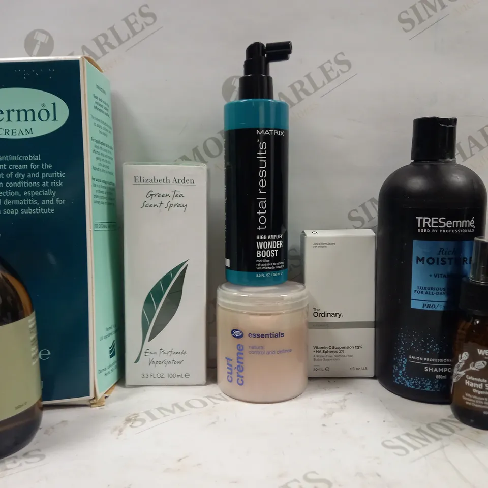 LOT TO CONTAIN APPROXIMATELY 10 ASSORTED HEALTHCARE AND BEAUTY PRODUCTS, INCLUDES BODY SPRAY, CREAMS AND BODY OIL
