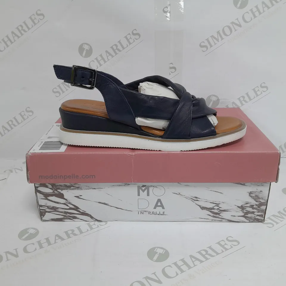 BOXED PAIR OF MODA IN PELLE OLANNA SANDALS IN NAVY SIZE 4