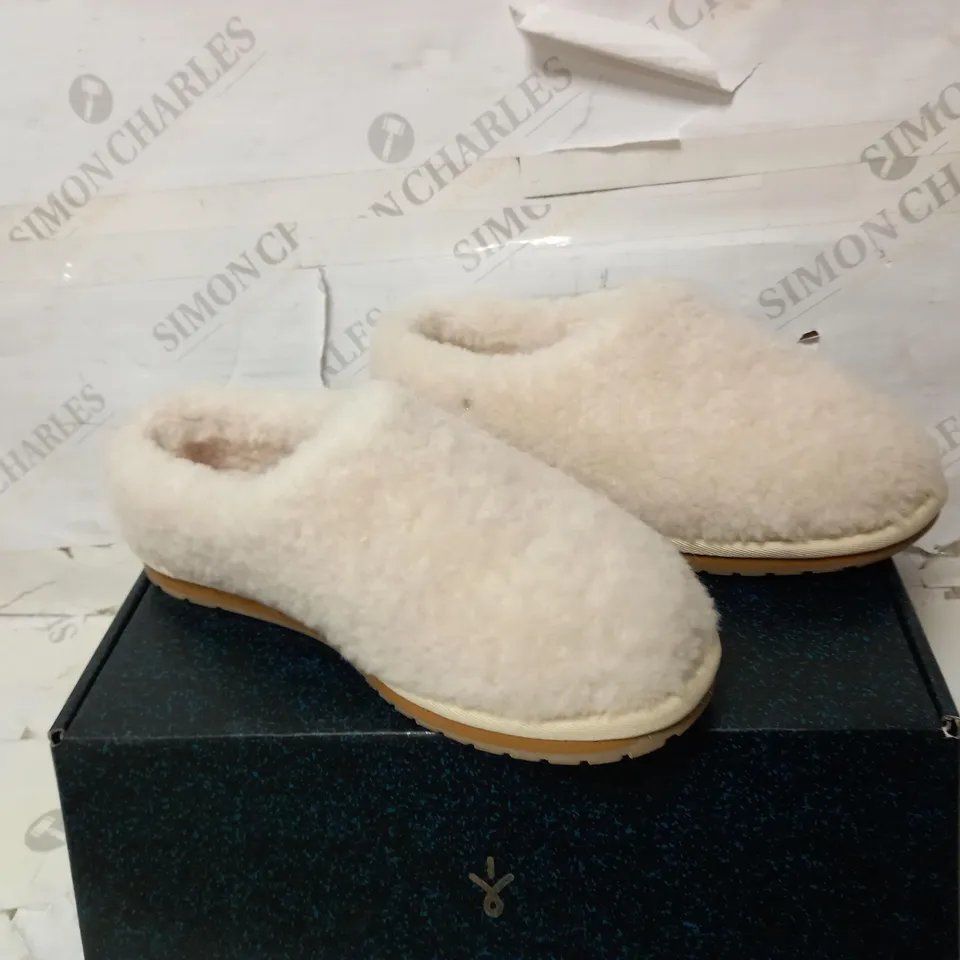 EMU AUSTRALIA TEDDY SLIPPERS SIZE 8