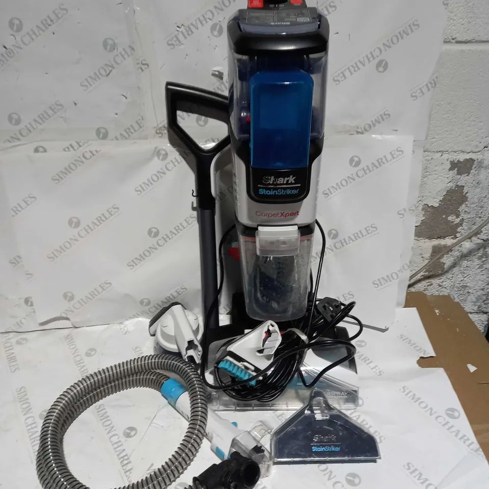SHARK CARPET XPERT DEEP CARPET CLEANER & BUILT IN STAIN STRIKER EX200UK