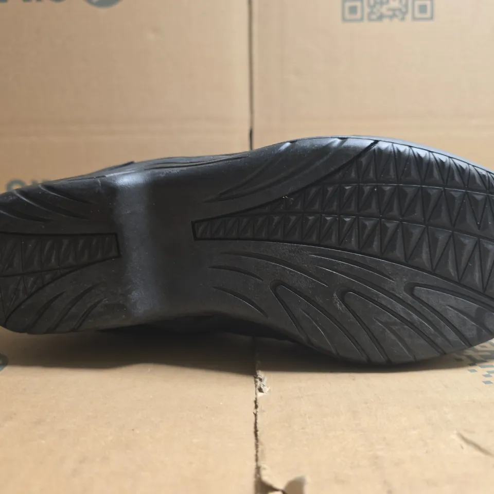 BOXED PAIR OF MODEKA SEIFEL VALENO MOTORCYCLE BOOTS IN BLACK SIZE UK 10