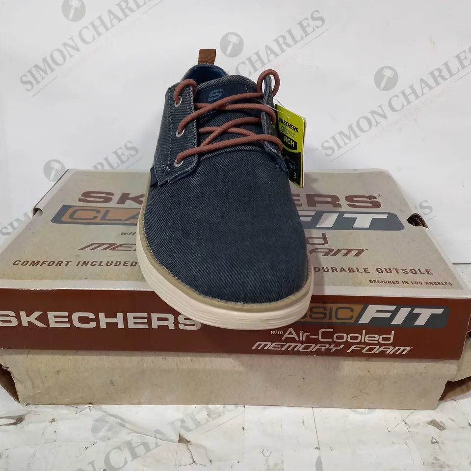 BOXED PAIR OF SKECHERS CLASSIC FIT SHOES IN BLUE/BROWN UK SIZE 9