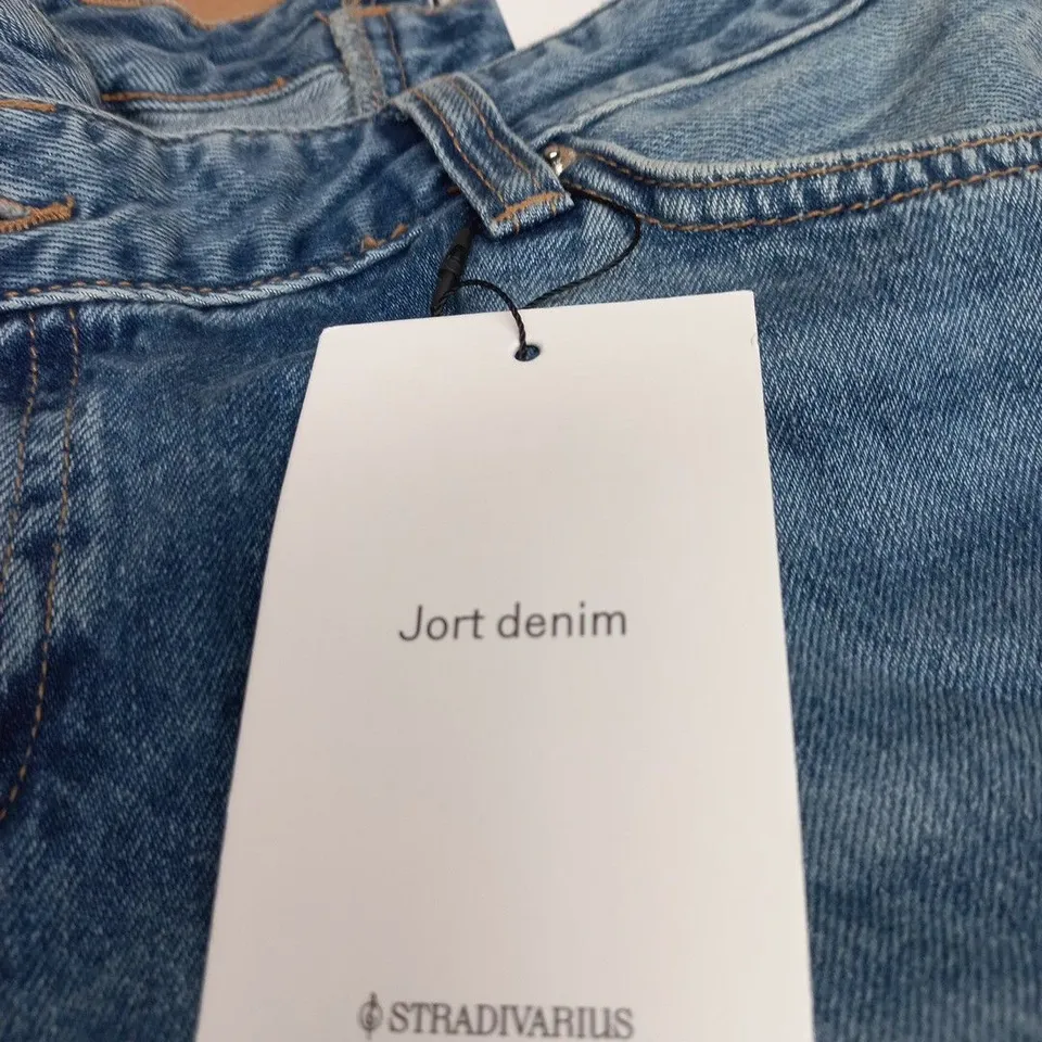 STRADIVARIUS JORT DENIM SHORTS – UK 12 (EU 40)