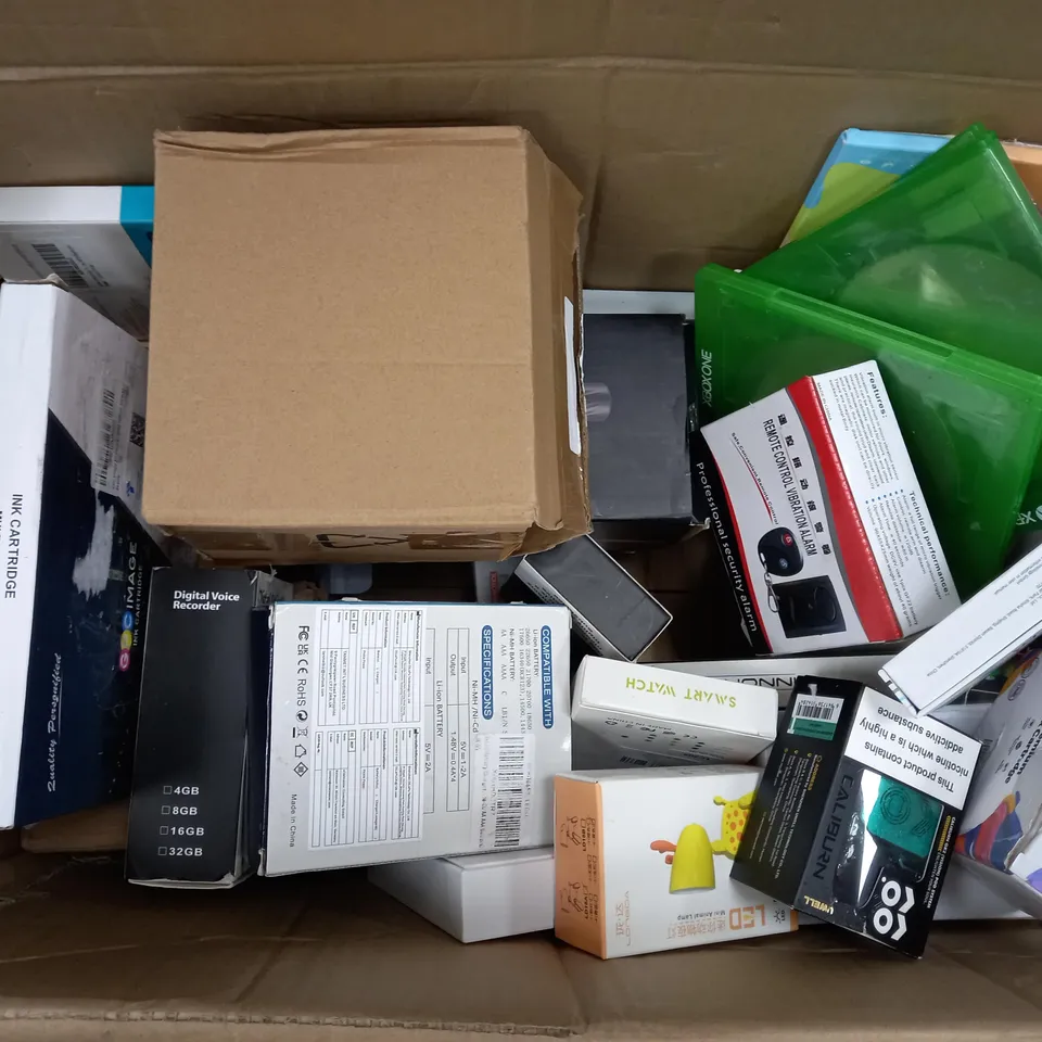 APPROXIMATELY 20 ELECTRICAL ITEMS TO INCLUDE VARIOUS E-CIGS, WIRELESS SPEAKERS, ELECTRIC MANICURE SET, ETC