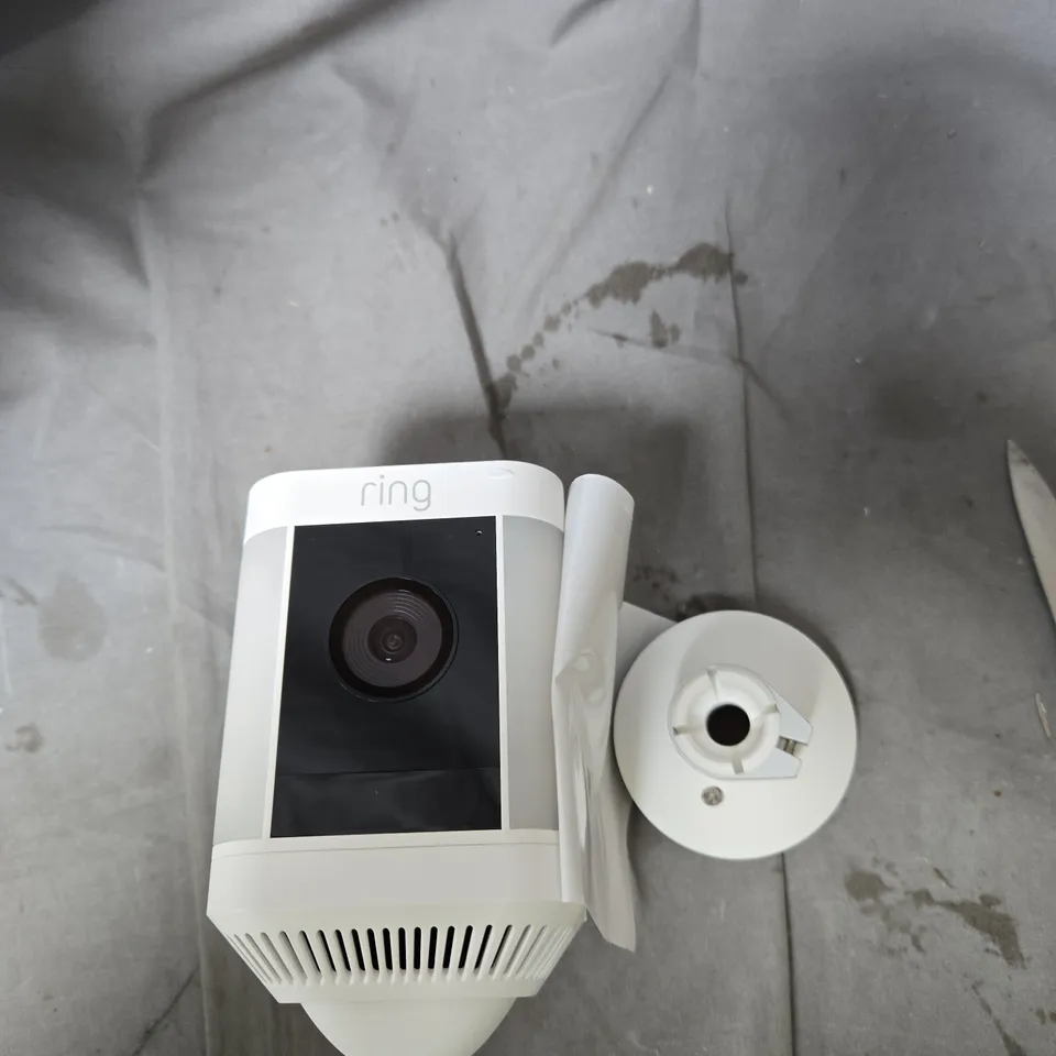 RING SPOTLIGHT CAM PLUS – PLUG-IN SECURITY CAMERA (WHITE)