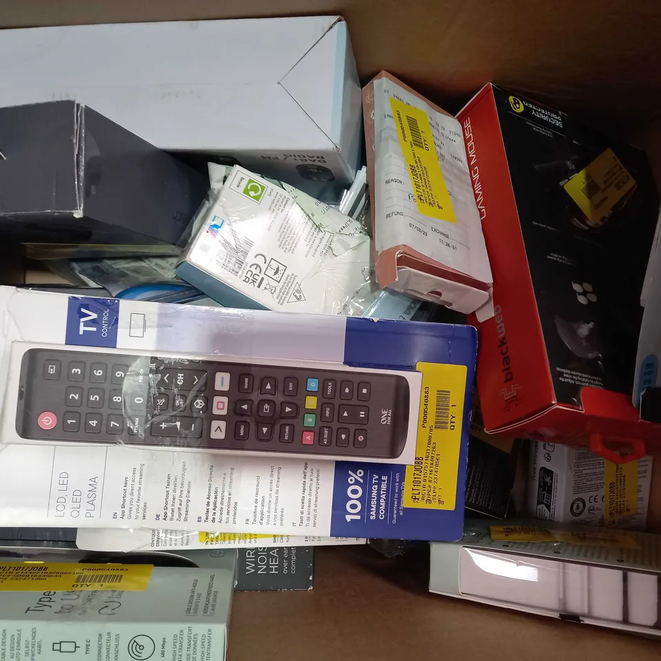 BOX OF APPROXIMATELY 20 ASSORTED ELECTRICAL ITEMS TO INCLUDE ASDA TECH POWER BANK, SPIN POP UNIVERSAL PHONE GRIP, ASDA TECH DUAL USB MAINS CHARGER, ETC