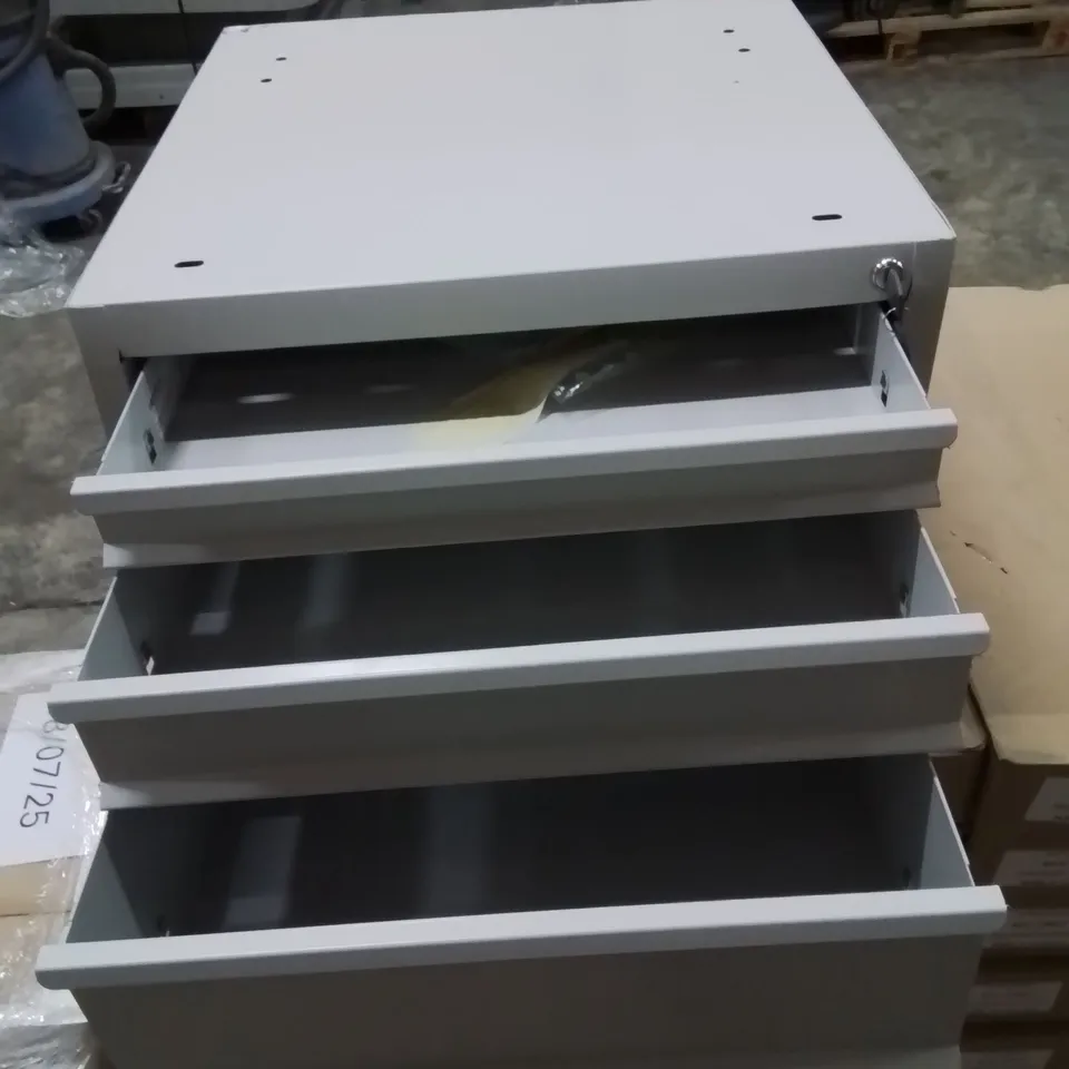 3 DRAWER METAL FILING CABINET WITH KEYS