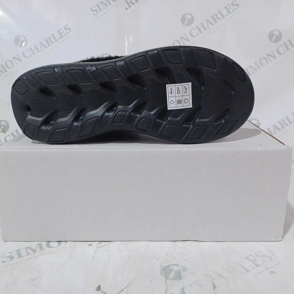 PAIR OF SKECHERS WINTER ON THE GO WINTER FLING BOOTS IN BLACK - UK SIZE 3.5