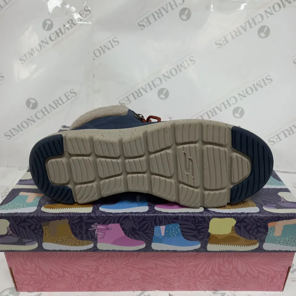 BOXED PAIR OF SKECHERS GLACIAL ULTRA BOOTS SIZE 6 1/2