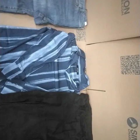 PALLET CONTAINING APPROXIMATELY 120 BRAND NEW DESIGNER WOMEN'S CLOTHES WHICH INCLUDE; JD WILLIAMS SHIRTS, SKIRTS, JEANS ETC