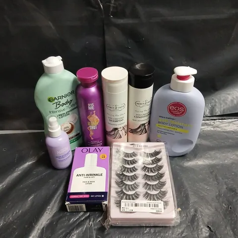APPROXIMATEY 20 ASSORTED HEALTH AND BEAUTY PRODUCTS TO INCLUDE - L'OREAL ELVIVE MOISTURE WRAPPING MASK - PERCY & REED VOLUMISING SHAMPOO - OLAY ANTI-WRINKLE LOTION - ETC