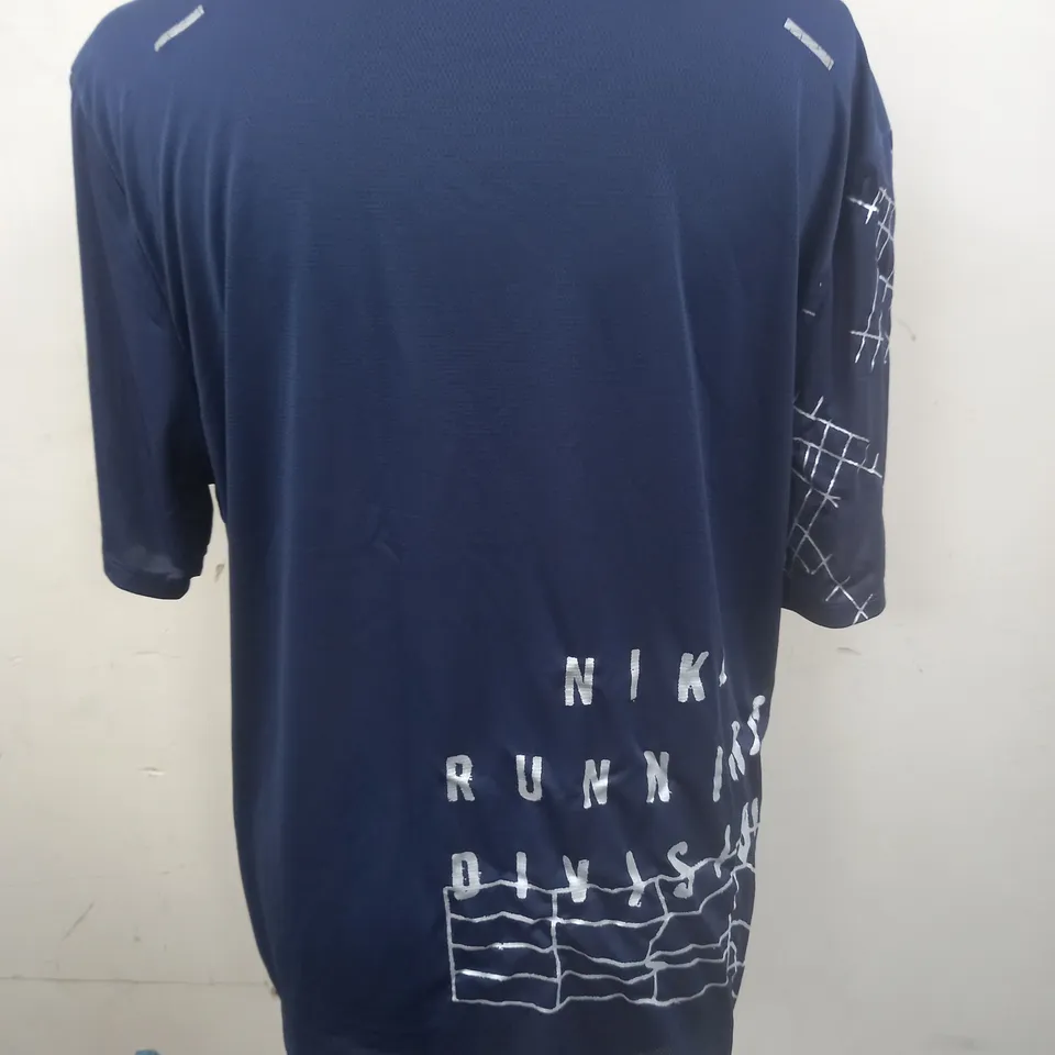 NIKE NAVY MENS RUNNING T-SHIRT - L