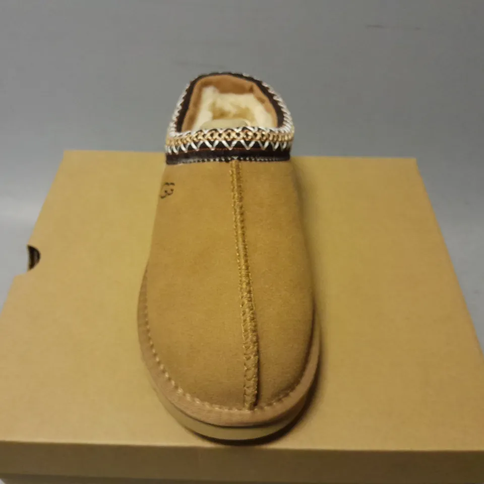 BOXED PAIR OF UGGS WOMENS TASMAN SLIPPERS IN BROWN - UK 6