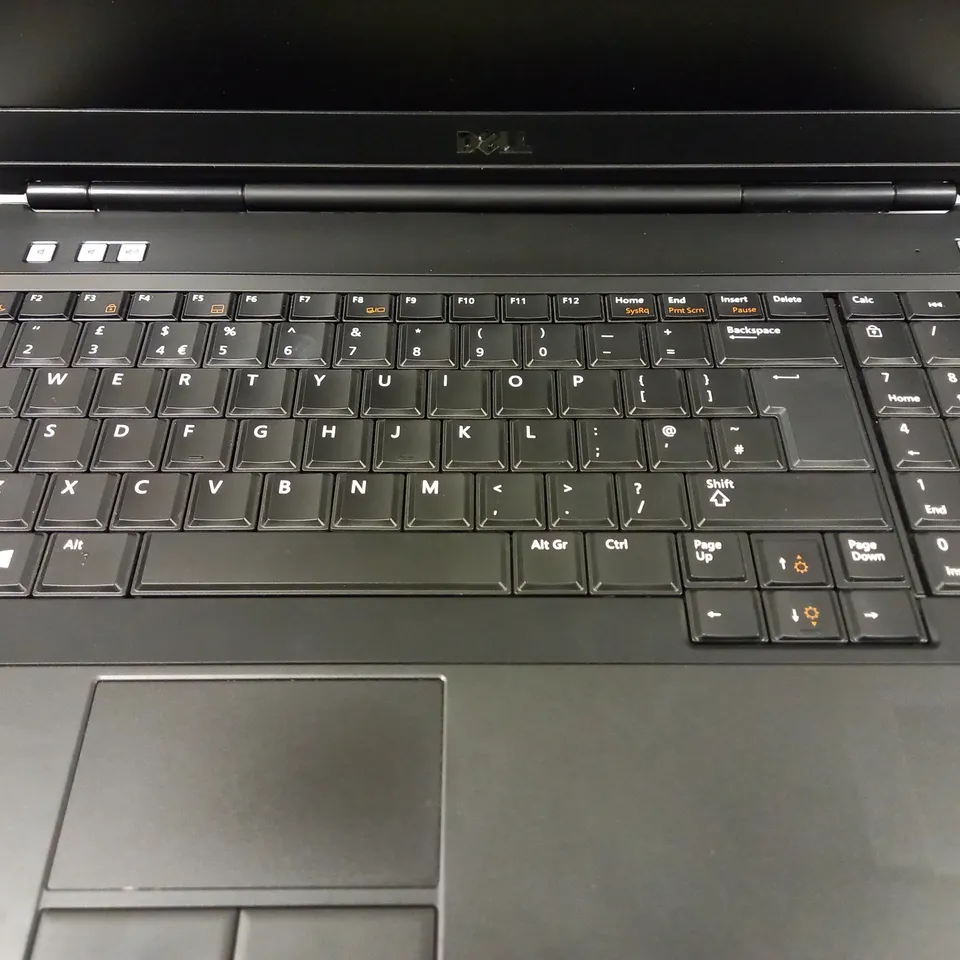 DELL LATITUDE E5530 LAPTOP IN SILVER