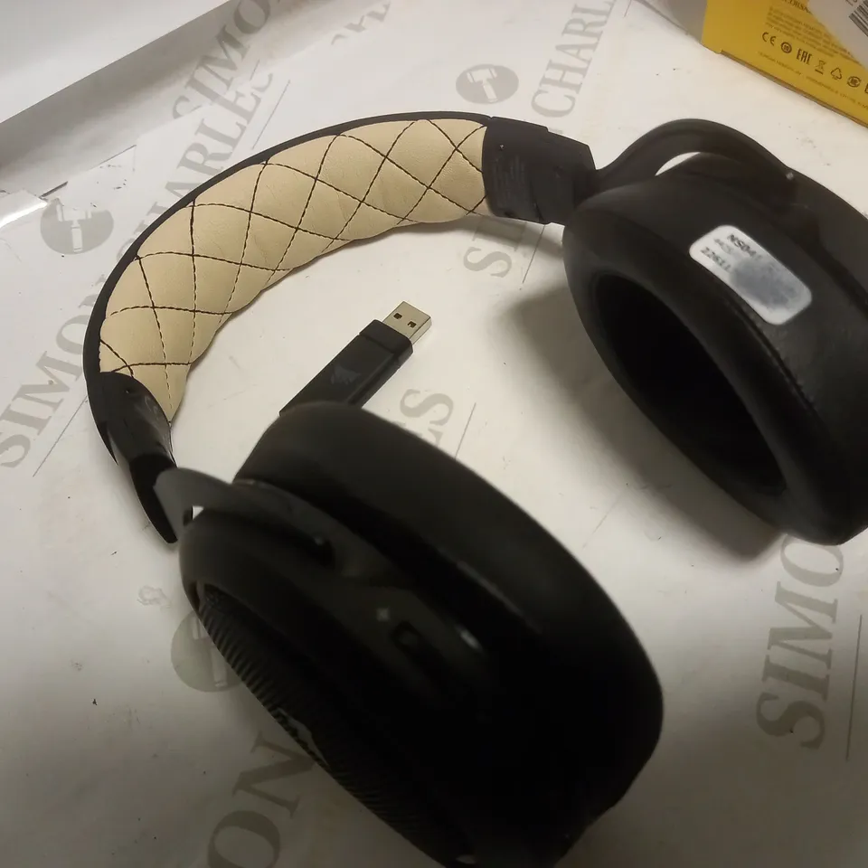 CORSAIR HS70 PRO GAMING HEADSET, BLACK/CREAM