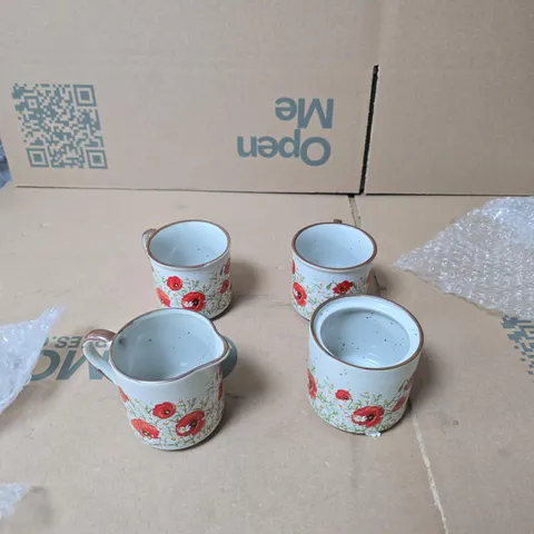 SET OF 4 JAPANESE PORCELAIN ITEMS WITH RED FLORAL PATTERN