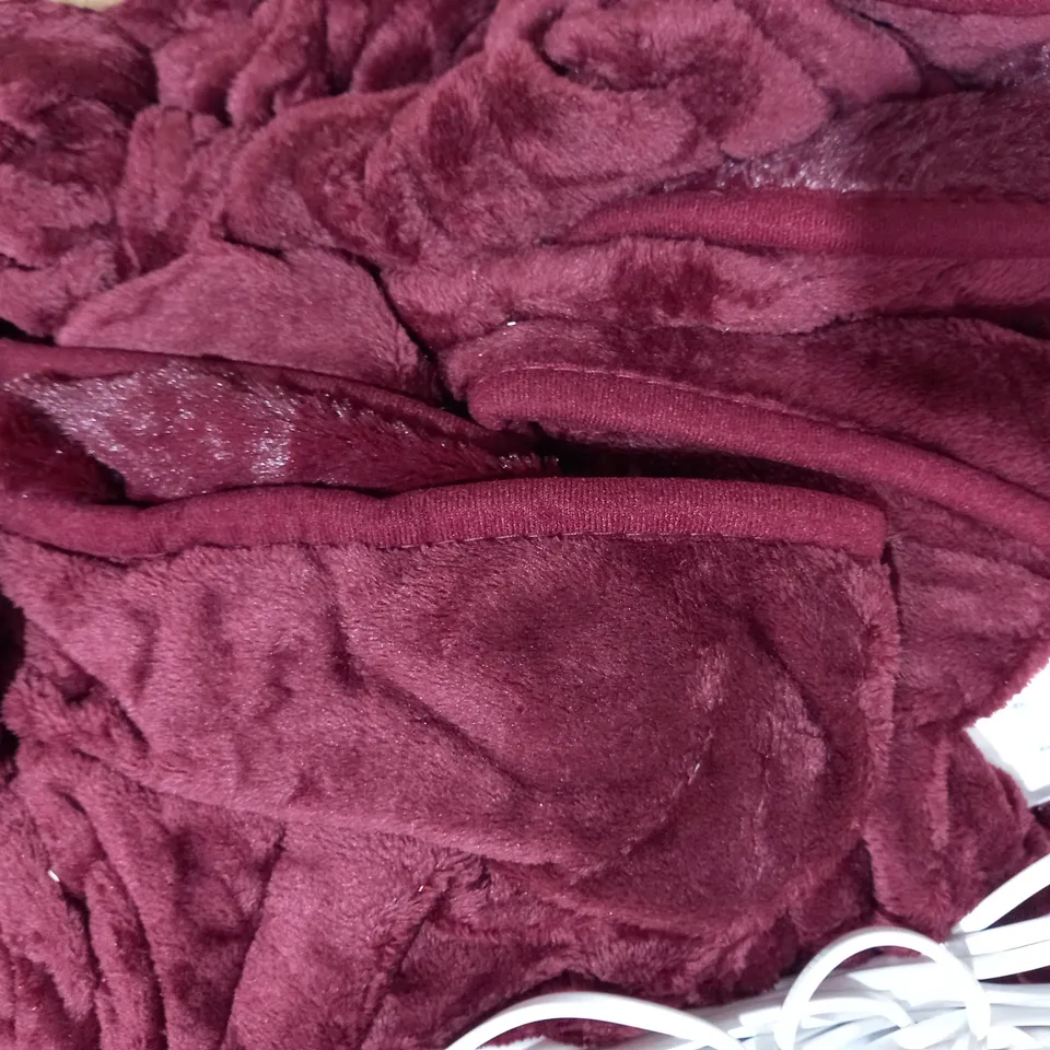 BOXED COZEE HOME VELVETSOFT HEATED THROW IN SHIRAZ WINE